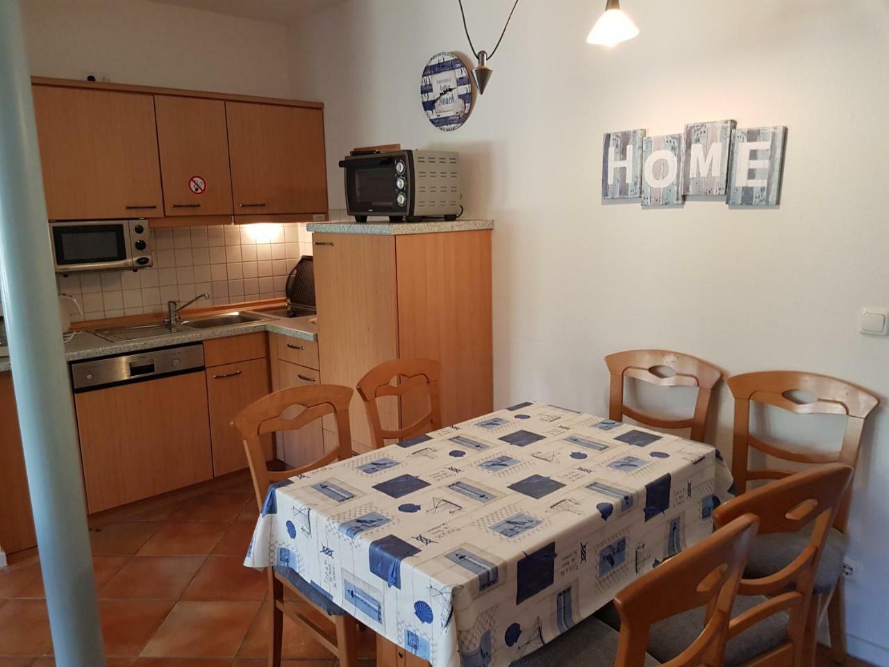 Ferienwohnung 4 Im Haus Am See Mit Wintergarten Und Terrasse Seedorf  Værelse billede