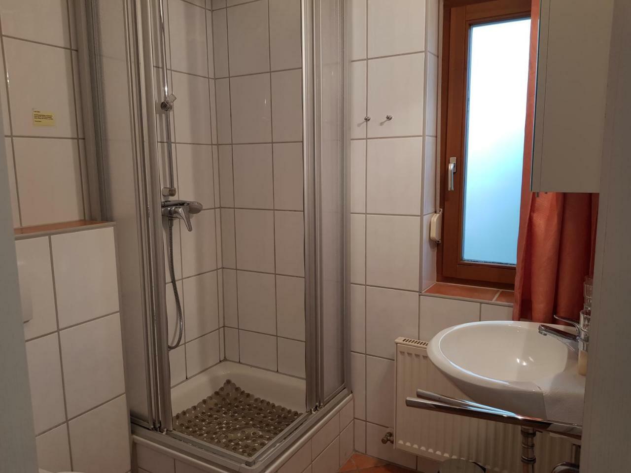Ferienwohnung 4 Im Haus Am See Mit Wintergarten Und Terrasse Seedorf  Værelse billede