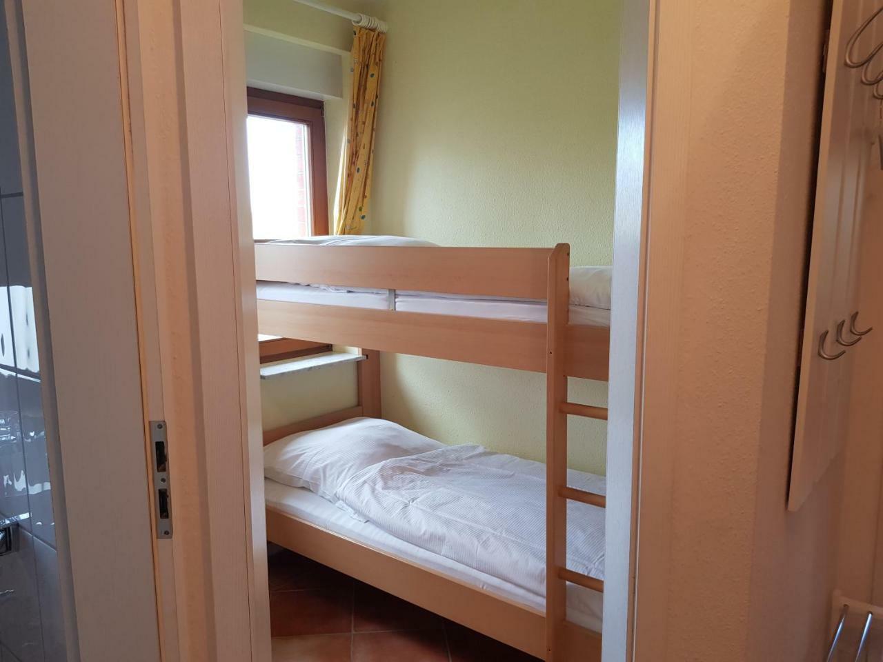 Ferienwohnung 4 Im Haus Am See Mit Wintergarten Und Terrasse Seedorf  Værelse billede