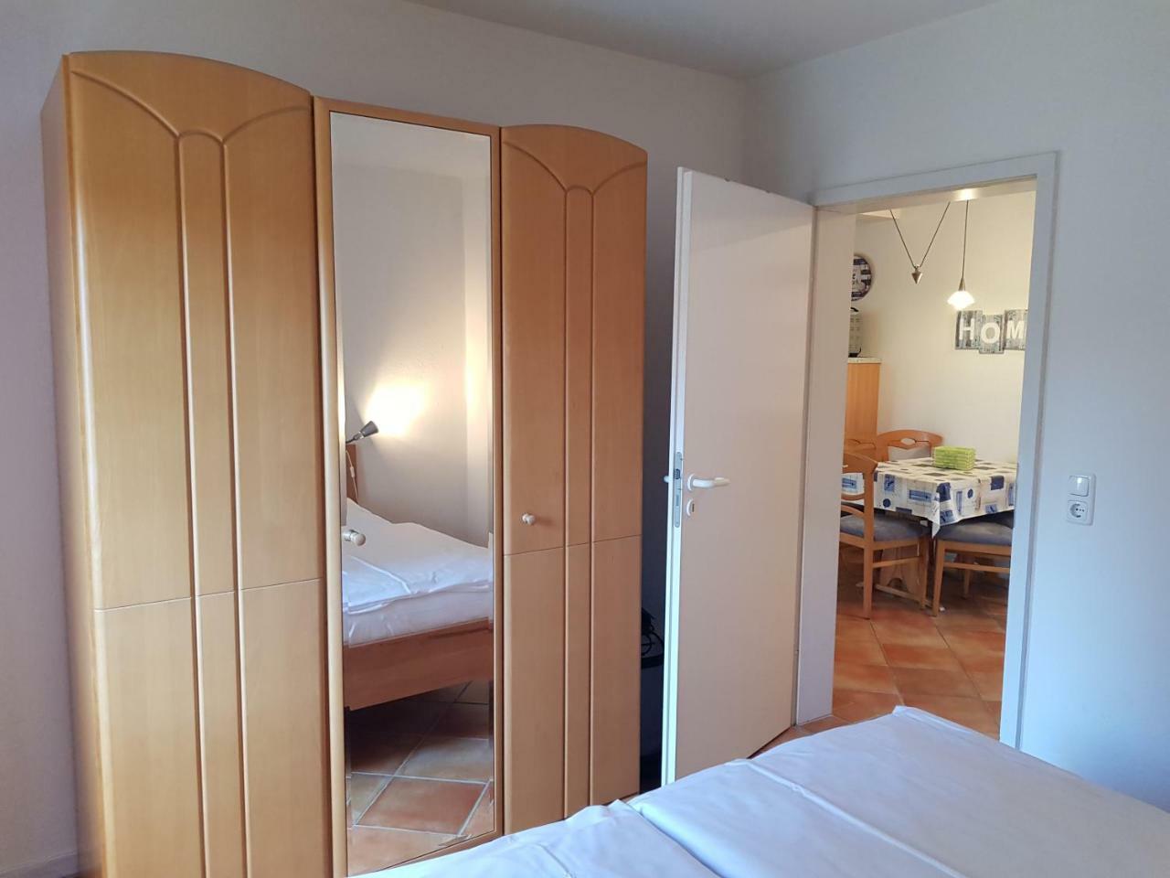 Ferienwohnung 4 Im Haus Am See Mit Wintergarten Und Terrasse Seedorf  Værelse billede